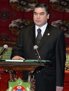 Turkmenistan -- New President Gurbanguly Berdymukhammedov takes the oath during an inauguration ceremony in Ashgabat, 14Feb2007