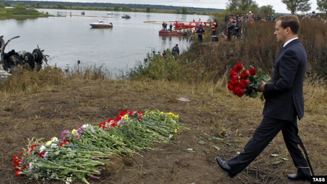 Then-President Dmitry Medvedev laying flowers at the site where the Yak-42 passenger plane crashed near Yaroslavl in September 2011, killing all the Lokomotiv team members aboard.