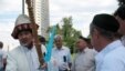 Лидер малочисленной организации «Аттан» Амантай Асылбеков (слева), больше известный как Амантай-кажи. Алматы, 19 июля 2009 года. 