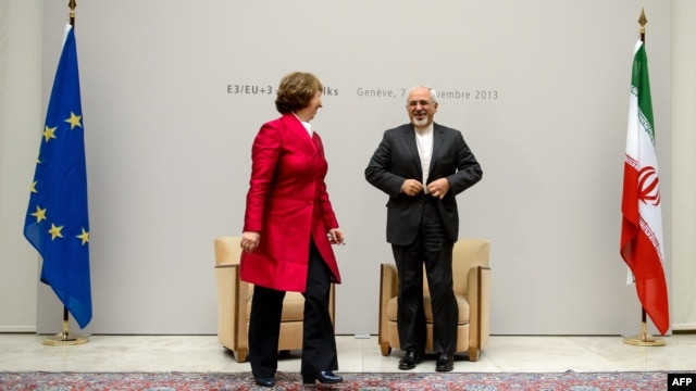 محمد جواد ظریف همراه با کاترین اشتون، مسوول سیاست خارجی اتحادیه اروپا در نشست ژنو