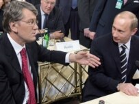 Yushchenko (left) and Russian President Putin at today's conference (ITAR-TASS)