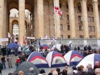 Hunger strikers camped out in front of the parliament building in downtown Tbilisi (InterPressNews)