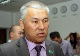 Мурат Абенов в бытность депутатом мажилиса парламента Казахстана. Алматы, 16 июня 2011 года.