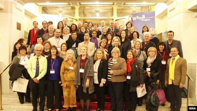 نمایندگان شرکت کننده در کنوانسیون جهانی راهنمایان گردشگری سال ۲۰۱۵ در پراگ