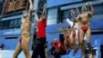 Slavlje crnogorskih vaterpolista nakon plasmana u polufinale, London, 8. avgust 2012.