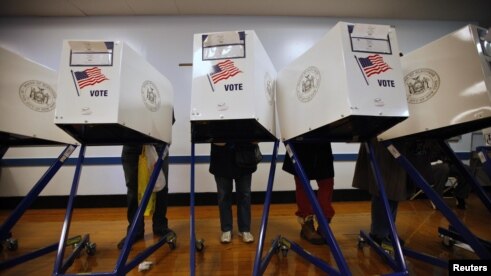 U.S. -- People vote during the U.S. presidential election at a displaced polling center in the Coney Island section of Brooklyn, New York, 06Nov2012
