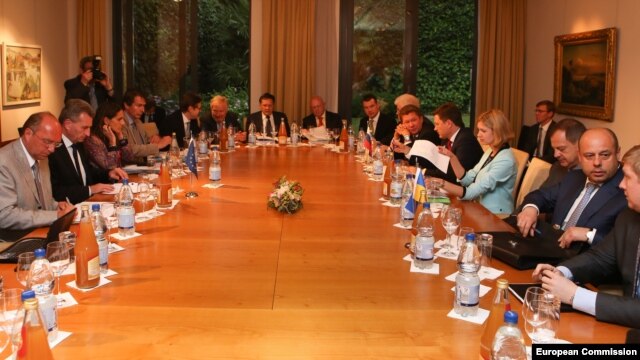 Представители Украины, России и ЕС на встрече в Брюсселе, 9 июня, 2014.