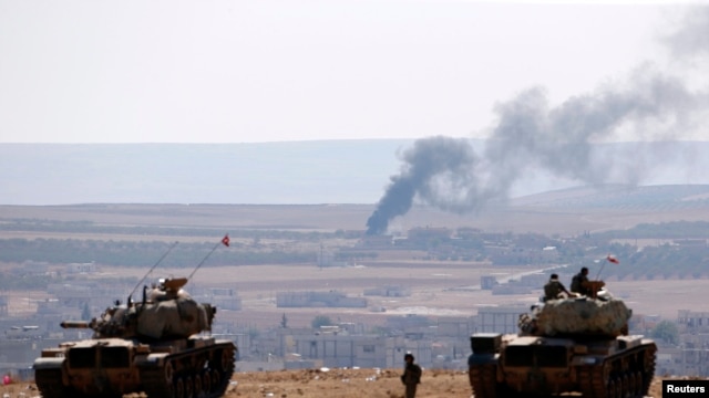  تانک‌های ترکیه که مشرف بر کوبانی هستند.