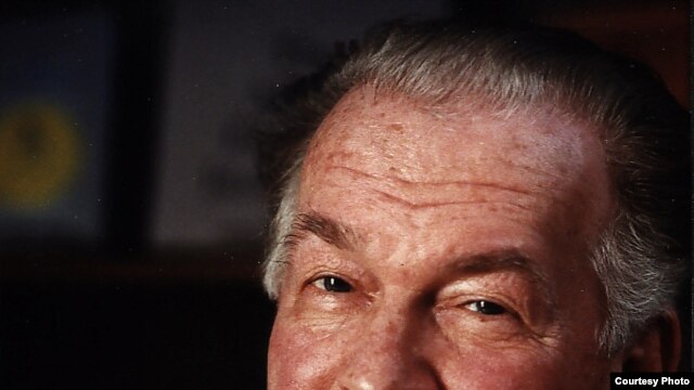 Dr. Gene Sharp 