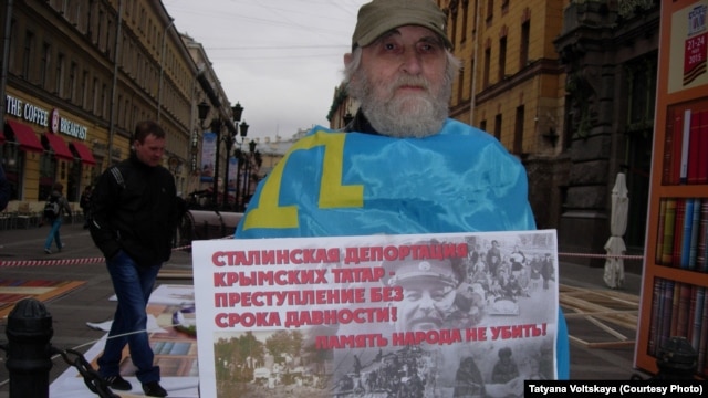 Участник пикета в Петербурге, 15 мая 2015 г.