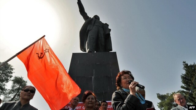 "Азаттыктын" архивинен: 22-апрель, 2010-жыл, Бишкек