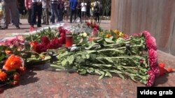 Возложение цветов в Бишкеке. 28 августа 2016 года.