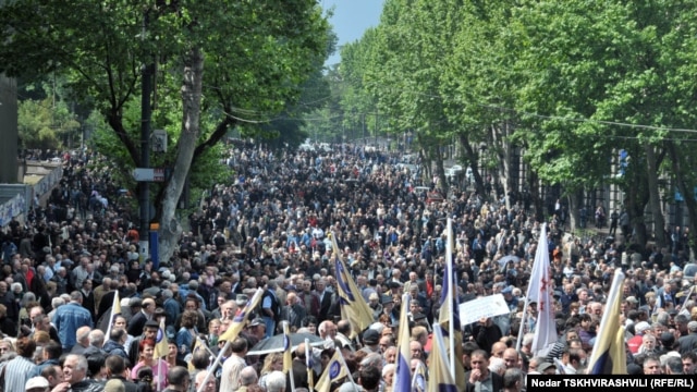 Thousands of opposition supporters rallied in Tbilisi on May 22, calling for the nonviolent ouster of President Mikheil Saakashvili.