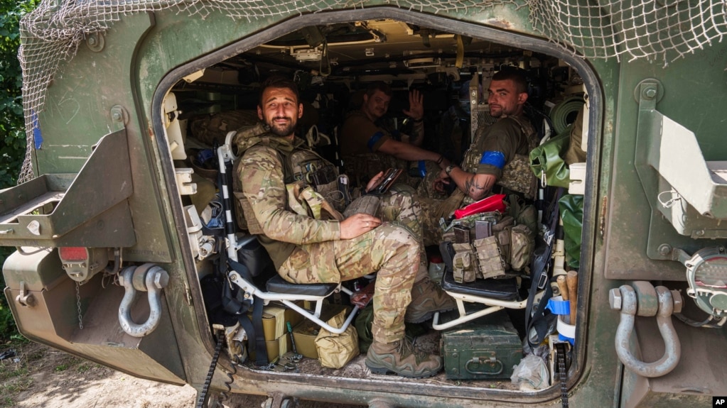 Interview: Former British Air Commander Says Ukraine Must 'Inflict Maximum Pain' On Russia