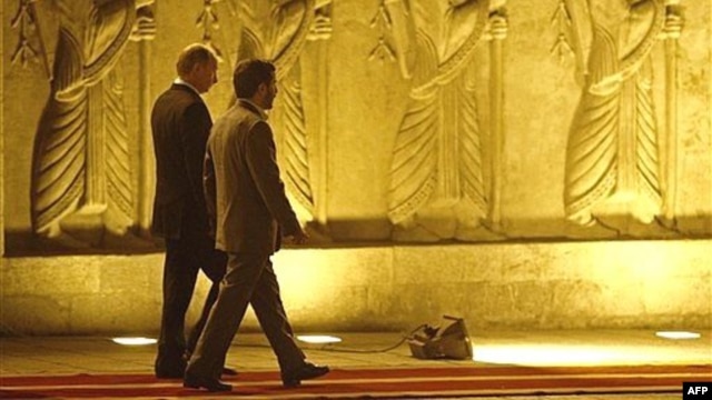 Russian President Vladimir Putin (left) and Iranian President Mahmud Ahmadinejad in Tehran (file photo)