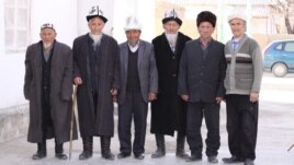 Баткендик аксакалдар. Чоң-Кара айылы, Баткен, Кыргызстан. 2016-жылдын бирдин айынын (февралынын) 24ү.