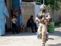 British soldier patrolling in southern city of Al-Basrah (file photo) (epa)