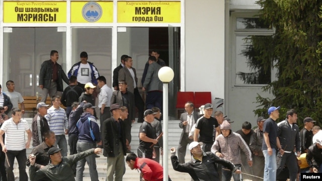 More than 400 people were killed in ethnic clashes between Uzbeks and Kyrgyz in Osh two years ago. 