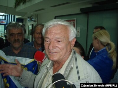 ovan Divjak po dolasku u Sarajevo, FOTO: FEĐA KRVAVAC/Sarajevo-x.com