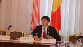 Oleg Efrim, ministrul justiției, la dezbaterea de la Chișinău