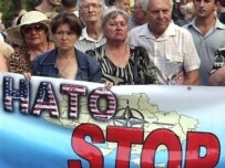 Anti-NATO prortesters in Ukraine (AFP)
