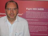 Peter Piot, executive director of UNAIDS (file photo) (RFE/RL)