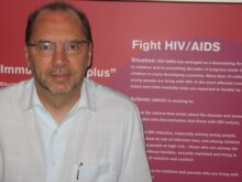 UN -- UNAIDS director Peter Piot, New York, 27May2006