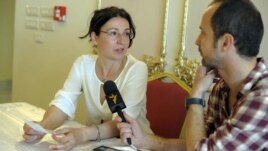 Miroslava Andrić u razgovoru sa novinarom RSE Zoranom Glavonjićem