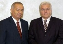 German Foreign Minister Steinmeier (right) and Uzbek President Islam Karimov (AFP)
