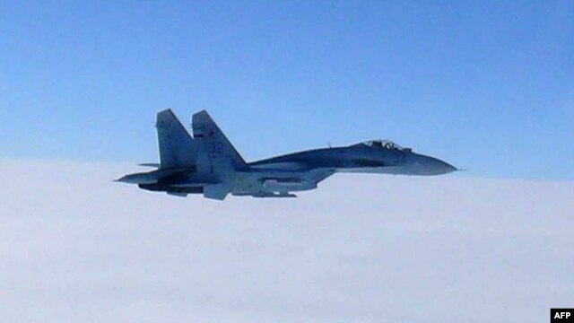 Japan --  Aeroplani ushtarak rus SU-27 në hapësirën ajrore të Japonisë 07 shkurt 2013