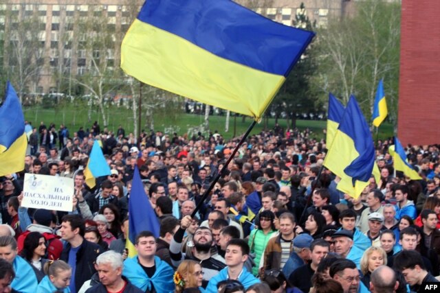 Проукраинский митинг в Донецке. Апрель 2014 года