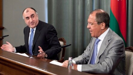Әзербайжанның сыртқы істер министрі Эльмар Маммедияров пен Ресейдің сыртқы істер министрі Сергей Лавров. Мәскеу, 21 мамыр 2013 жыл.