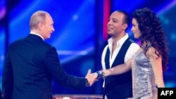 Russian Prime Minister Vladimir Putin (left) shakes hands with Azerbaijan's entry in the 2009 Eurovision contest, AySel and Arash, during rehearals in Moscow.