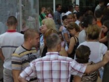 Moldova -- lines outside the Population Registry Bureau in Chisinau 24Aug2007