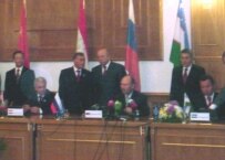 The prime ministers getting down to work in Dushanbe today (RFE/RL)
