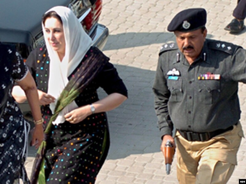 Pakistan Arrests Two Police Officers In Bhutto Assassination