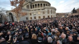 Armenia - Opposition presidential candidate Raffi Hovannisian addresses supporters in Yerevan's Liberty Square, 19Feb2013.