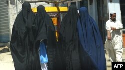 The open letter to future Islamic State wives says wannabe jihadi brides should play hard to get. (file photo)
