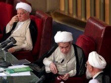 Iran -- Experts Assembly Ayatollah Ali Meshkini (C) and Iranian former President Ali-Akbar Hashemi-Rafsanjani (L) attend the annual Experts Assembly in Tehran, 29Aug2006