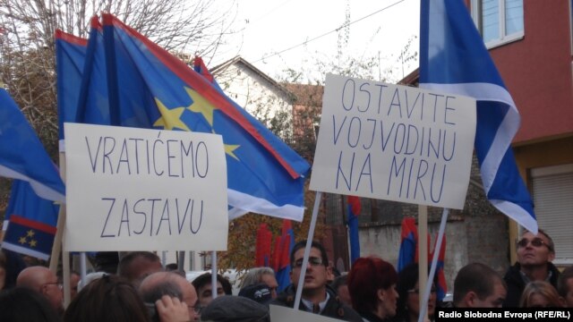 Protest zbog skidanja zastave, 11. novembar 2012. fotografije uz tekst: Norbert Šinković