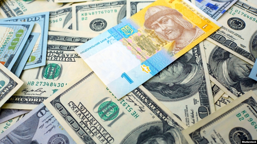 Долар на міжбанку подешевшав до 23,10-23,30 грн, євро