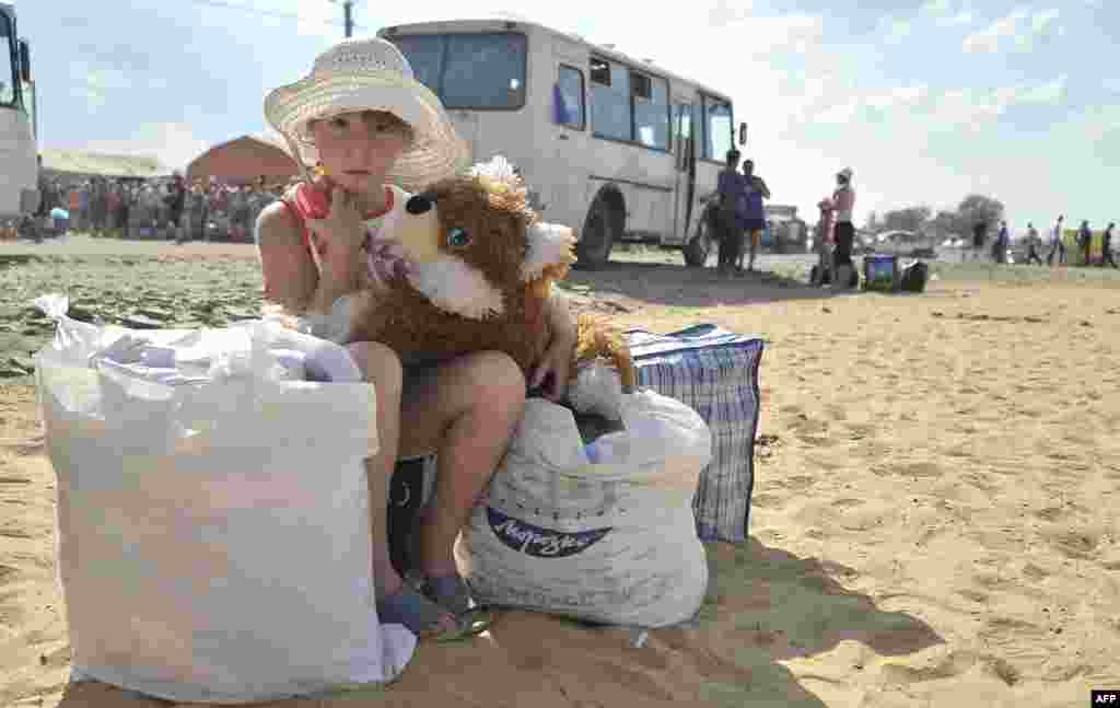 A young refugee from southeastern Ukraine waits at a refugee camp set in the Russian border city of Donetsk near Rostov-on-Don. (AFP/Andrei Kronberg)