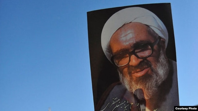 Iranians hold portraits of Iranian cleric Grand Ayatollah Hossein Ali Montazeri during his funeral procession in the holy city of Qom, 21Dec2009