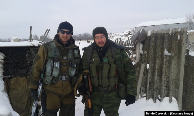 Бондо Доровских (справа) и ополченец из России