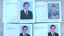 Turkmenistan -- School textbooks with Gurbanguly Berdymukhammedov's picture, 02May2012