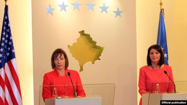 Tracy Ann Jacobson i Atifete Jahjaga