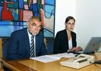 President Stipe Mesic participating in an online chat session at RFE/RL (file photo)