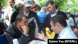 На ярмарке вакансий. Шымкент, 29 апреля 2016 года.