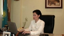 Еңбек және халықты әлеуметтік қорғау министрі Гүлшара Әбдіхалықова. Астана, 27 қаңтар 2011 жыл. (Көрнекі сурет)