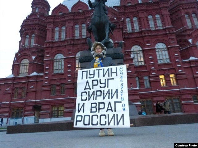 Пикет Ирины Калмыковой на Манежной площади, 2015 год